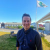 Daniel anbefaler unge å søke seg til oljebransjen. Her i Vadsø i forbindelse med Varangerseminaret og Varangerfestivalen hvor Vår Energi er hovedpartner. 